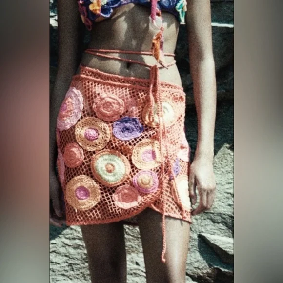 - NWT ZARA BLOG FAVE CROCHET knit ecru pink/red FLORAL mini SKIRT size M - Picture 4 of 16